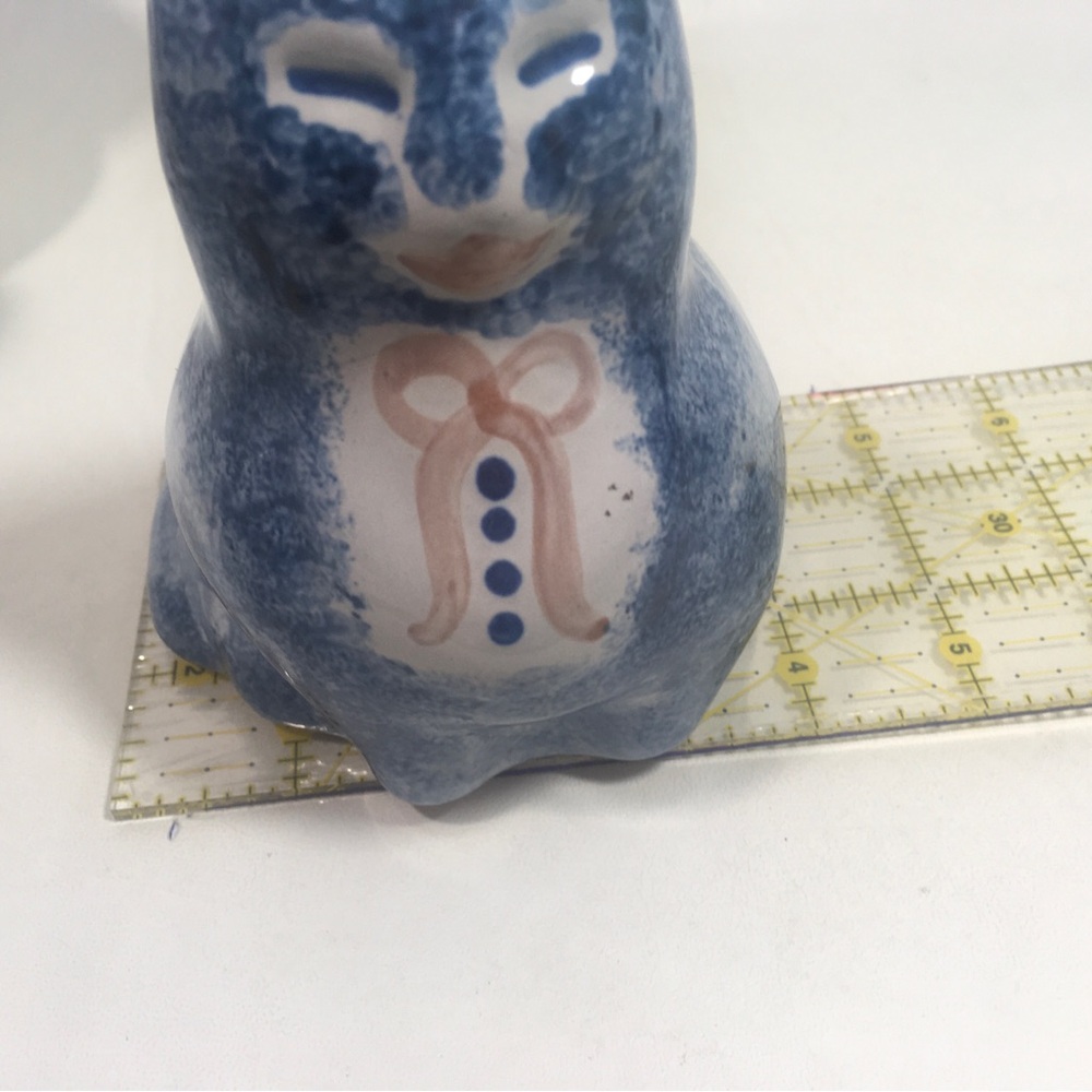 MA Hadley Vintage American Pottery 4.5” Cat Figurine with Bow - Picture 7 of 7